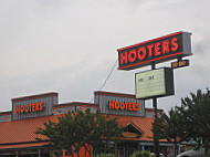 Hooters