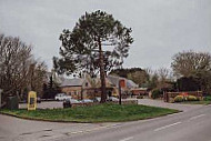 Les Fontaines Tavern