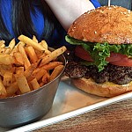 Earls Kitchen + Bar - Bellevue