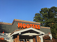 Hooters Waldorf