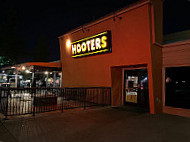 Hooters