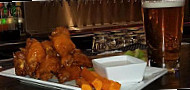 Z'abbracci Pizza, Pasta Tap House