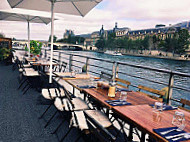 La Balle Au Bond Café