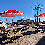 Le Petite Cafe