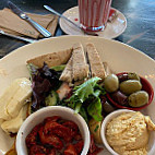Hellys Deli Cafe