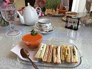 Tina's Traditional Old English Kitchen