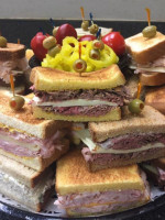 Ro Lynn's Delicatessen