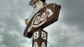 Lee's -b-q