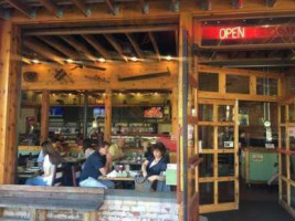 Farmhouse Cafe Eatery