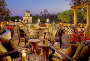 Veranda Fireside Lounge & Restaurant