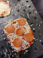 Fox's Pizza Den