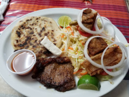 Los Compadres Pupuseria