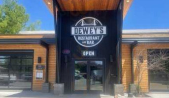 Dewey's Restaurant And Bar
