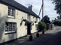 Fox Hounds Inn