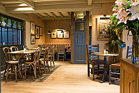 Leigh Arms
