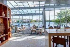 Bistro 33 Lakeside Solarium