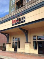 Two Town Pub And Cafe