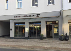 Bistro · 37