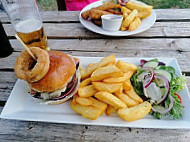 The Three Horseshoes