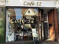 Cafe 32