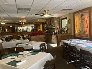 Pitch's Lounge & Restaurant