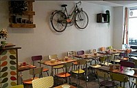 Lucette fait des crêpes
