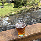 Bearwaters Brewing Company: Creekside